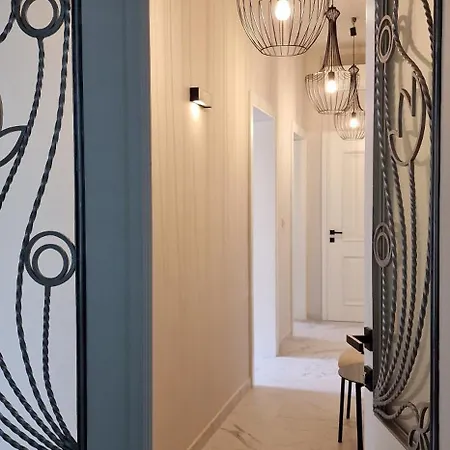 Nobile With Private Parking *