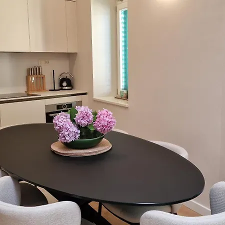 Nobile With Private Parking Οπατία