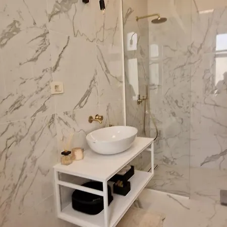 Nobile With Private Parking Οπατία