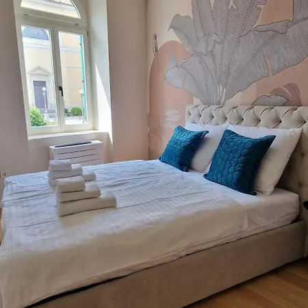 Nobile With Private Parking *