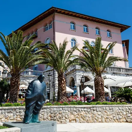 Luxury Nobile With Private Parking Apartment *