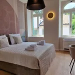 Luxury Nobile With Private Parking Apartment
